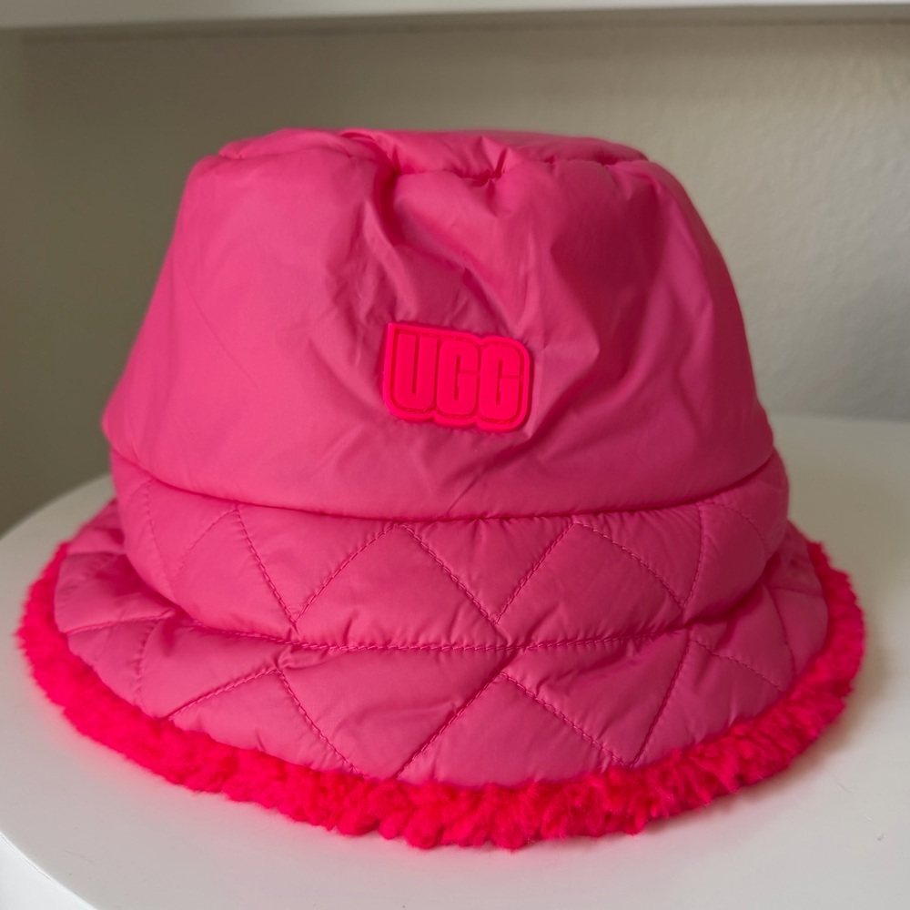NWOT UGG Bucket Hat
